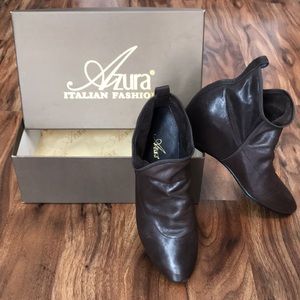 Lovely Azura brown hidden wedge booties